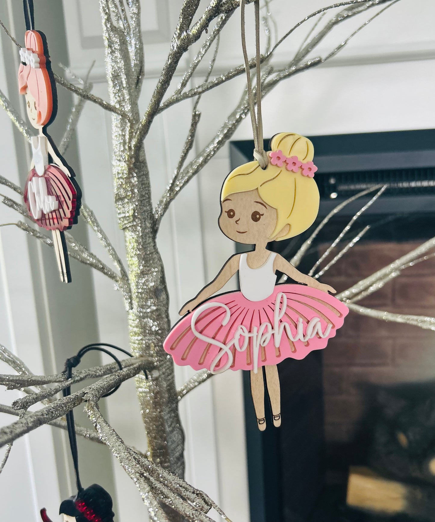 DANCING GIRL HANGING ORNAMENT